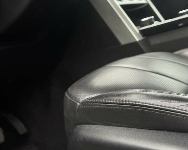 Белый Ленд Ровер Дискавери, объемом двигателя 3 л и пробегом 50 тыс. км за 40000 $, фото 2 на Automoto.ua