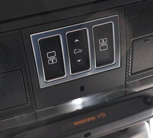 Білий Ленд Ровер Діскавері, об'ємом двигуна 3 л та пробігом 156 тис. км за 33000 $, фото 20 на Automoto.ua