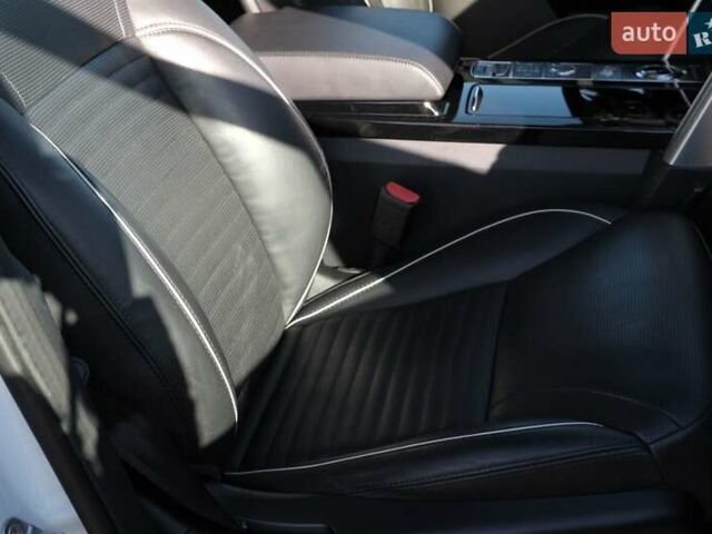 Білий Ленд Ровер Діскавері, об'ємом двигуна 3 л та пробігом 156 тис. км за 33000 $, фото 7 на Automoto.ua