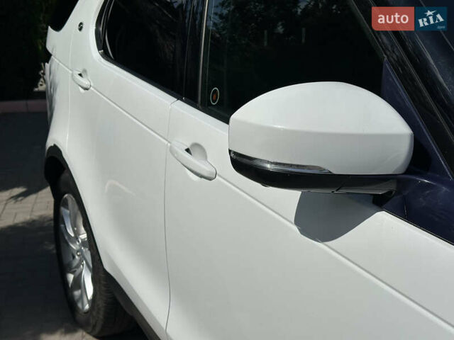 Білий Ленд Ровер Діскавері, об'ємом двигуна 3 л та пробігом 73 тис. км за 35600 $, фото 7 на Automoto.ua