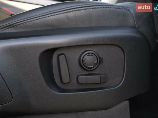 Білий Ленд Ровер Діскавері, об'ємом двигуна 3 л та пробігом 156 тис. км за 33000 $, фото 8 на Automoto.ua