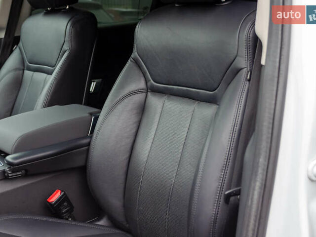 Белый Ленд Ровер Дискавери, объемом двигателя 2 л и пробегом 115 тыс. км за 35555 $, фото 30 на Automoto.ua