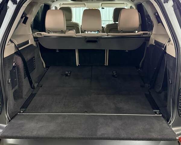 Білий Ленд Ровер Діскавері, об'ємом двигуна 3 л та пробігом 127 тис. км за 32000 $, фото 5 на Automoto.ua