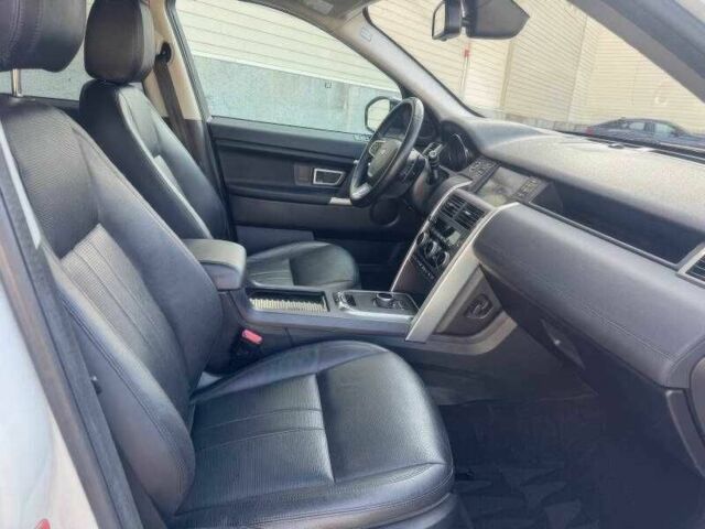 Білий Ленд Ровер Діскавері, об'ємом двигуна 2 л та пробігом 76 тис. км за 9900 $, фото 19 на Automoto.ua