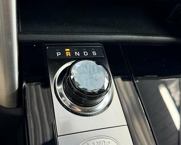 Білий Ленд Ровер Діскавері, об'ємом двигуна 3 л та пробігом 127 тис. км за 32000 $, фото 16 на Automoto.ua