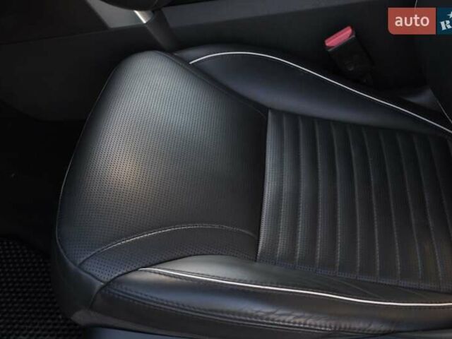 Білий Ленд Ровер Діскавері, об'ємом двигуна 3 л та пробігом 156 тис. км за 33000 $, фото 14 на Automoto.ua