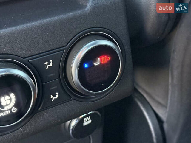 Ленд Ровер Дискавери 2018 в Тернополе на Automoto.ua Белый Ленд Ровер Дискавери, объемом двигателя 3 л и пробегом 190 тыс. км за 26000 $, фото 56 на Automoto.ua