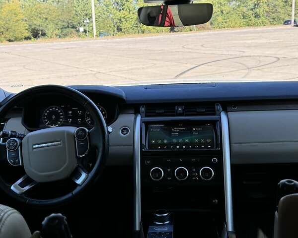 Білий Ленд Ровер Діскавері, об'ємом двигуна 3 л та пробігом 105 тис. км за 29300 $, фото 14 на Automoto.ua