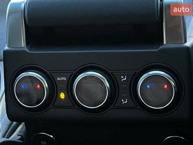 Білий Ленд Ровер Діскавері, об'ємом двигуна 3 л та пробігом 87 тис. км за 35850 $, фото 18 на Automoto.ua