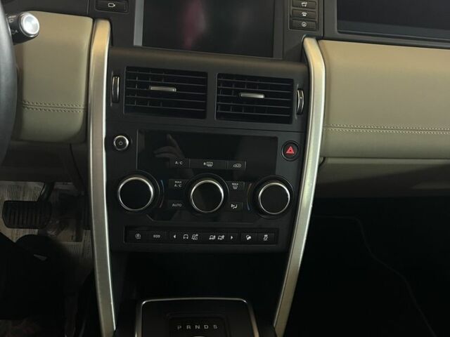 Білий Ленд Ровер Діскавері, об'ємом двигуна 2 л та пробігом 162 тис. км за 16500 $, фото 6 на Automoto.ua