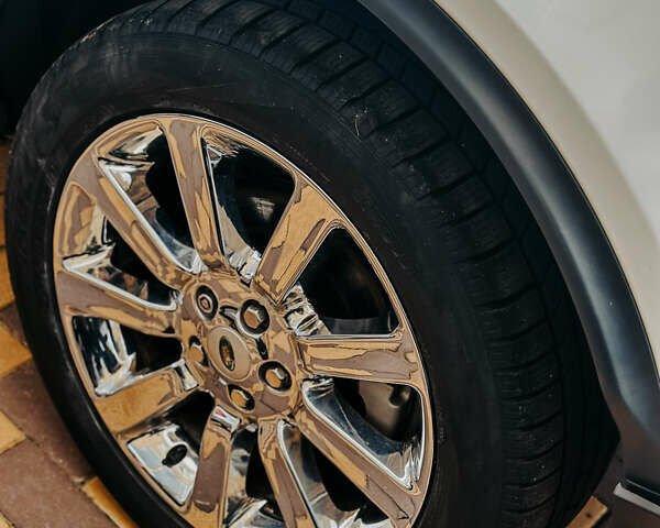 Белый Ленд Ровер Дискавери, объемом двигателя 3 л и пробегом 165 тыс. км за 26900 $, фото 6 на Automoto.ua