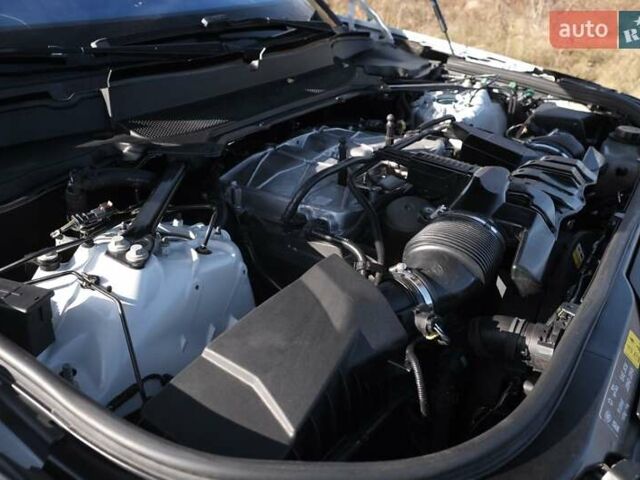 Білий Ленд Ровер Діскавері, об'ємом двигуна 3 л та пробігом 156 тис. км за 33000 $, фото 52 на Automoto.ua