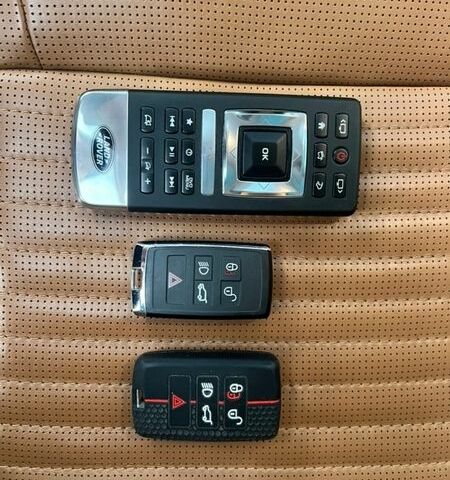 Білий Ленд Ровер Діскавері, об'ємом двигуна 3 л та пробігом 114 тис. км за 35900 $, фото 87 на Automoto.ua