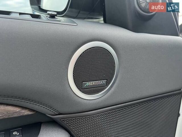 Білий Ленд Ровер Діскавері, об'ємом двигуна 2.99 л та пробігом 155 тис. км за 36000 $, фото 12 на Automoto.ua