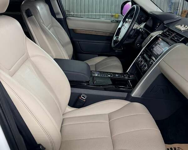 Білий Ленд Ровер Діскавері, об'ємом двигуна 3 л та пробігом 127 тис. км за 32000 $, фото 11 на Automoto.ua