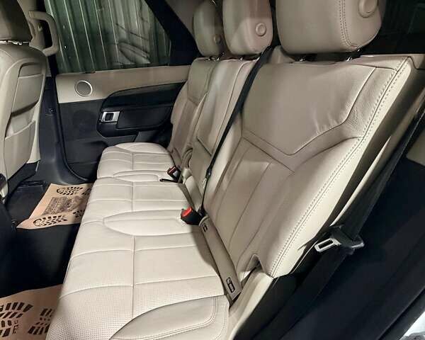 Білий Ленд Ровер Діскавері, об'ємом двигуна 3 л та пробігом 127 тис. км за 32000 $, фото 15 на Automoto.ua