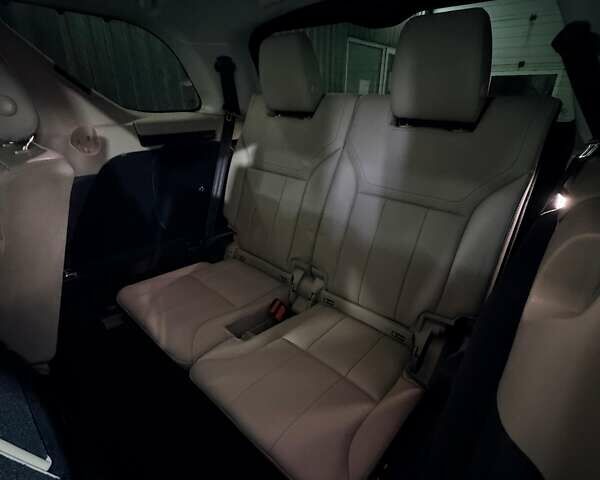 Білий Ленд Ровер Діскавері, об'ємом двигуна 3 л та пробігом 127 тис. км за 32000 $, фото 3 на Automoto.ua