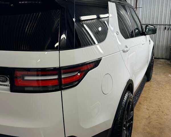 Білий Ленд Ровер Діскавері, об'ємом двигуна 3 л та пробігом 127 тис. км за 32000 $, фото 12 на Automoto.ua