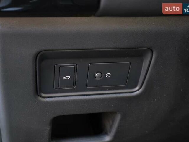 Білий Ленд Ровер Діскавері, об'ємом двигуна 3 л та пробігом 156 тис. км за 33000 $, фото 16 на Automoto.ua