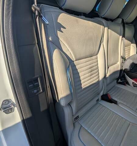 Белый Ленд Ровер Дискавери, объемом двигателя 3 л и пробегом 183 тыс. км за 28882 $, фото 19 на Automoto.ua