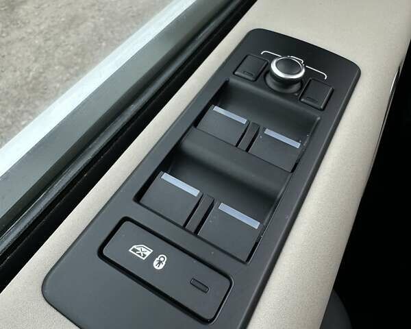 Ленд Ровер Діскавері 2018 у Буче на Automoto.ua Білий Ленд Ровер Діскавері, об'ємом двигуна 3 л та пробігом 155 тис. км за 26999 $, фото 43 на Automoto.ua