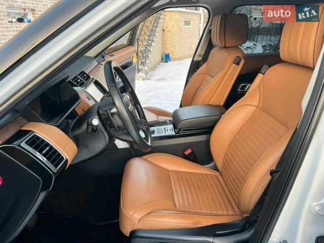 Білий Ленд Ровер Діскавері, об'ємом двигуна 3 л та пробігом 114 тис. км за 35900 $, фото 30 на Automoto.ua