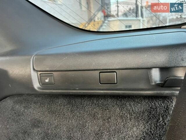 Білий Ленд Ровер Діскавері, об'ємом двигуна 3 л та пробігом 114 тис. км за 35900 $, фото 73 на Automoto.ua