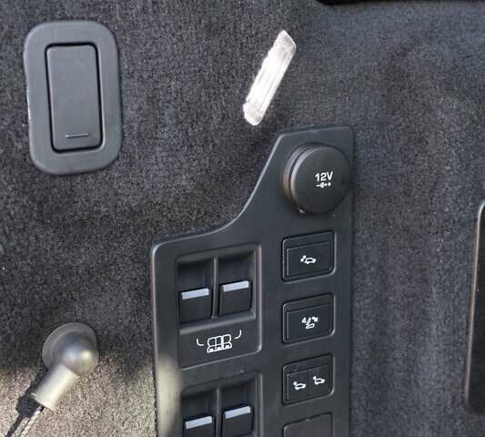 Білий Ленд Ровер Діскавері, об'ємом двигуна 3 л та пробігом 156 тис. км за 33000 $, фото 36 на Automoto.ua