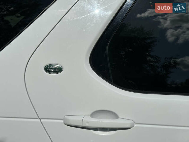 Білий Ленд Ровер Діскавері, об'ємом двигуна 3 л та пробігом 73 тис. км за 35600 $, фото 11 на Automoto.ua