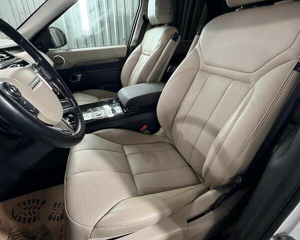 Білий Ленд Ровер Діскавері, об'ємом двигуна 3 л та пробігом 127 тис. км за 32000 $, фото 14 на Automoto.ua