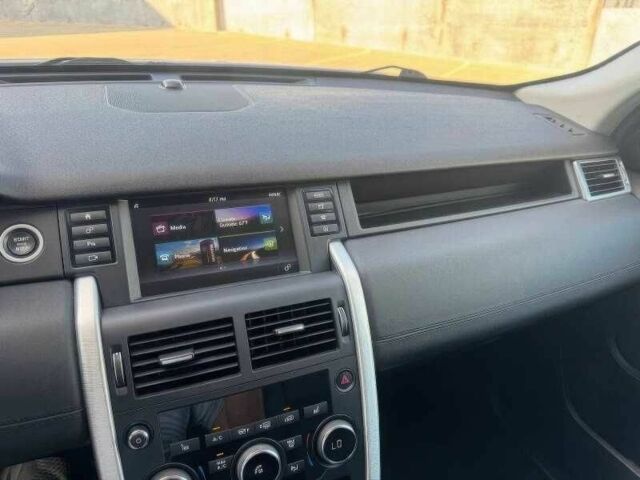 Білий Ленд Ровер Діскавері, об'ємом двигуна 2 л та пробігом 76 тис. км за 9900 $, фото 10 на Automoto.ua