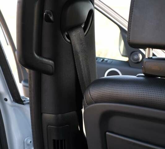 Білий Ленд Ровер Діскавері, об'ємом двигуна 3 л та пробігом 156 тис. км за 33000 $, фото 28 на Automoto.ua