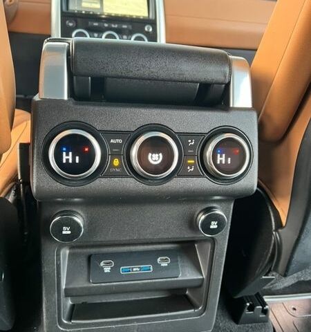 Білий Ленд Ровер Діскавері, об'ємом двигуна 3 л та пробігом 114 тис. км за 35900 $, фото 64 на Automoto.ua