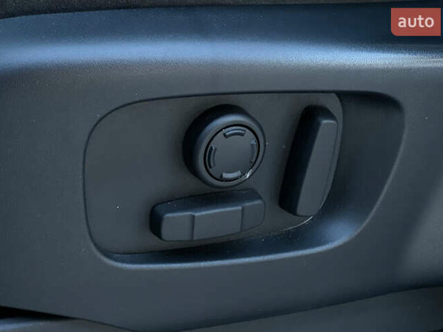 Білий Ленд Ровер Діскавері, об'ємом двигуна 3 л та пробігом 87 тис. км за 34999 $, фото 21 на Automoto.ua