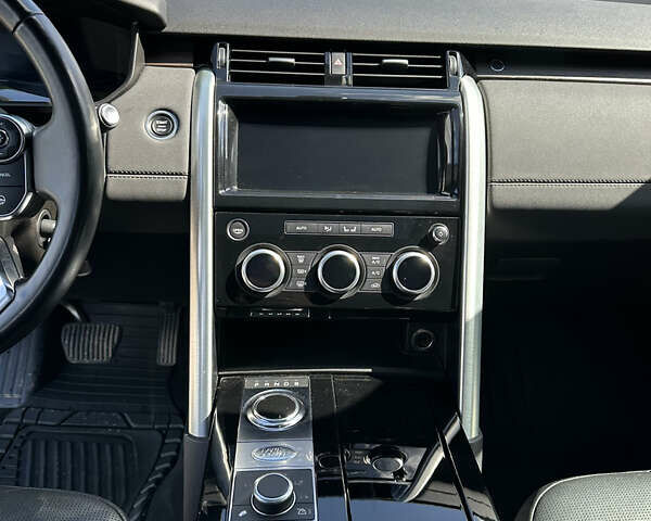 Білий Ленд Ровер Діскавері, об'ємом двигуна 3 л та пробігом 73 тис. км за 35600 $, фото 18 на Automoto.ua