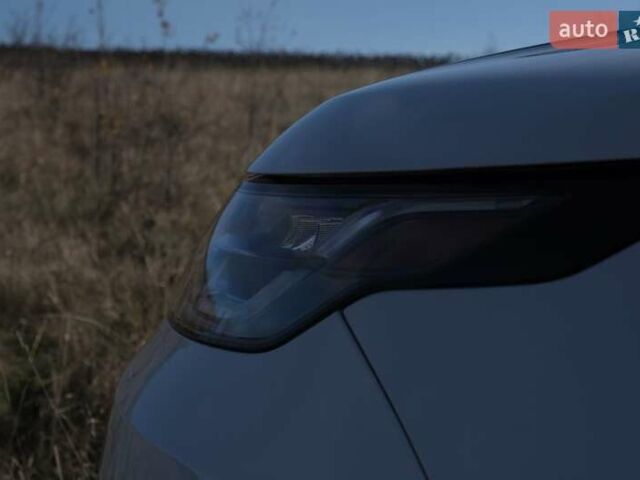 Білий Ленд Ровер Діскавері, об'ємом двигуна 3 л та пробігом 156 тис. км за 33000 $, фото 40 на Automoto.ua