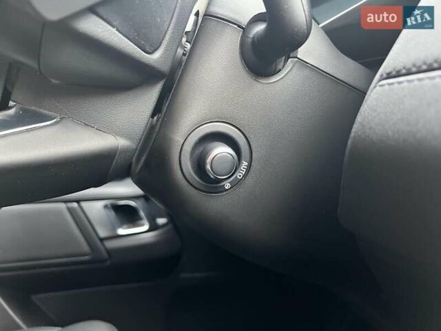 Білий Ленд Ровер Діскавері, об'ємом двигуна 2.99 л та пробігом 155 тис. км за 36000 $, фото 29 на Automoto.ua