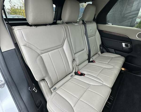 Ленд Ровер Діскавері 2018 у Буче на Automoto.ua Білий Ленд Ровер Діскавері, об'ємом двигуна 3 л та пробігом 155 тис. км за 26999 $, фото 25 на Automoto.ua