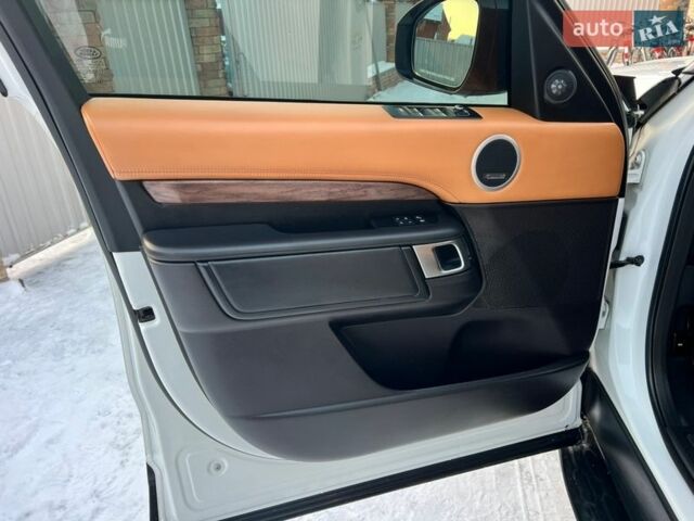 Білий Ленд Ровер Діскавері, об'ємом двигуна 3 л та пробігом 114 тис. км за 35900 $, фото 32 на Automoto.ua