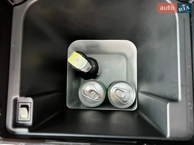 Белый Ленд Ровер Дискавери, объемом двигателя 3 л и пробегом 114 тыс. км за 34900 $, фото 60 на Automoto.ua