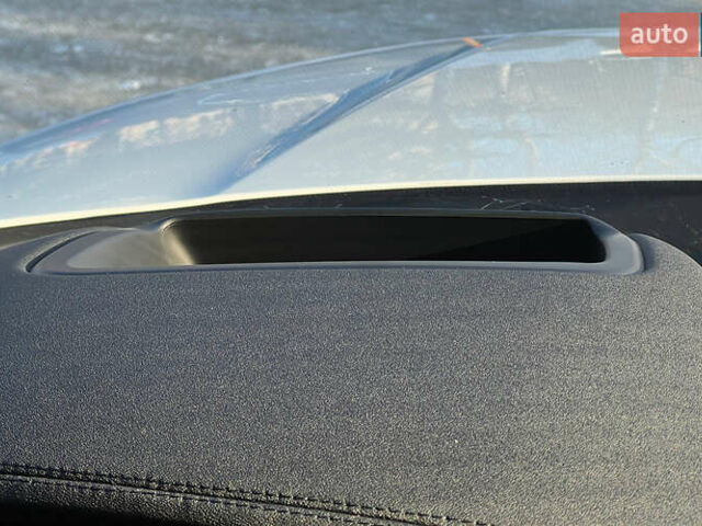 Білий Ленд Ровер Діскавері, об'ємом двигуна 3 л та пробігом 87 тис. км за 34999 $, фото 19 на Automoto.ua