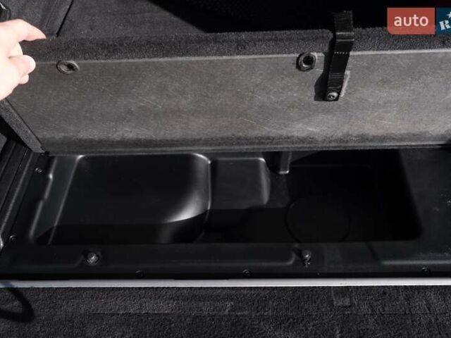 Білий Ленд Ровер Діскавері, об'ємом двигуна 3 л та пробігом 156 тис. км за 33000 $, фото 42 на Automoto.ua