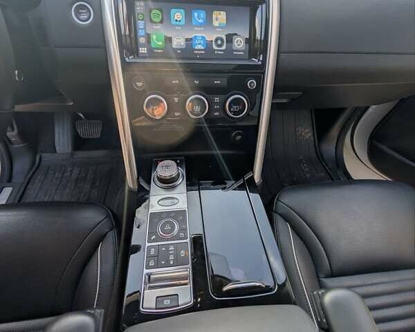 Білий Ленд Ровер Діскавері, об'ємом двигуна 2.99 л та пробігом 99 тис. км за 42500 $, фото 29 на Automoto.ua