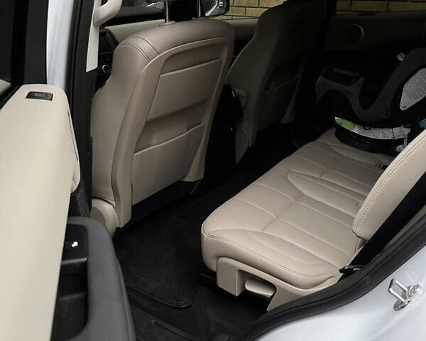 Белый Ленд Ровер Дискавери, объемом двигателя 3 л и пробегом 38 тыс. км за 31500 $, фото 5 на Automoto.ua