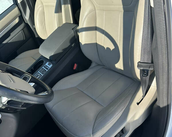 Белый Ленд Ровер Дискавери, объемом двигателя 3 л и пробегом 53 тыс. км за 35800 $, фото 20 на Automoto.ua