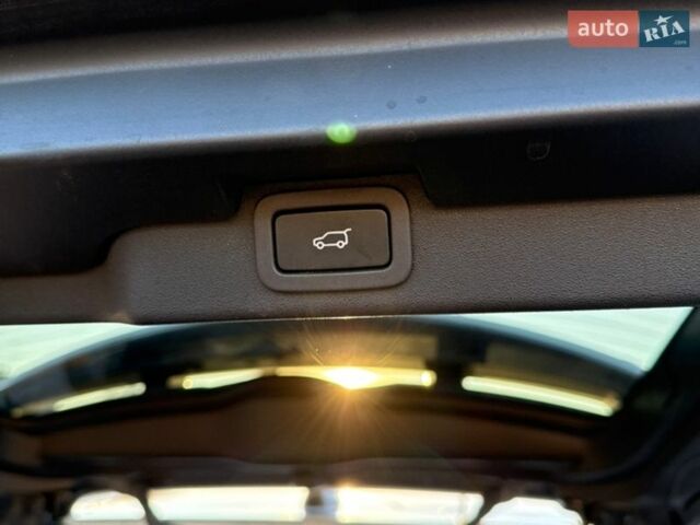 Білий Ленд Ровер Діскавері, об'ємом двигуна 3 л та пробігом 159 тис. км за 24500 $, фото 8 на Automoto.ua