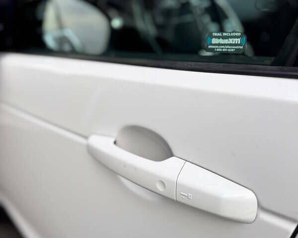 Білий Ленд Ровер Діскавері, об'ємом двигуна 3 л та пробігом 62 тис. км за 47000 $, фото 11 на Automoto.ua