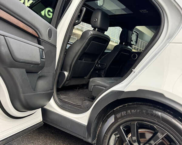 Білий Ленд Ровер Діскавері, об'ємом двигуна 3 л та пробігом 62 тис. км за 47000 $, фото 14 на Automoto.ua