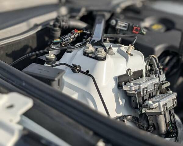 Білий Ленд Ровер Діскавері, об'ємом двигуна 2.99 л та пробігом 99 тис. км за 42500 $, фото 67 на Automoto.ua