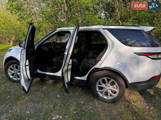 Білий Ленд Ровер Діскавері, об'ємом двигуна 3 л та пробігом 159 тис. км за 32000 $, фото 11 на Automoto.ua
